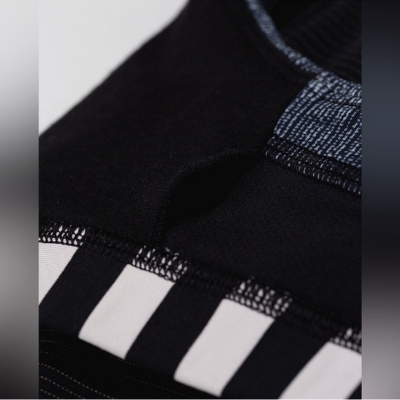 Lulu lemon Black Striped rest less tank black/burlap texture black dune. - Picture 6 of 13